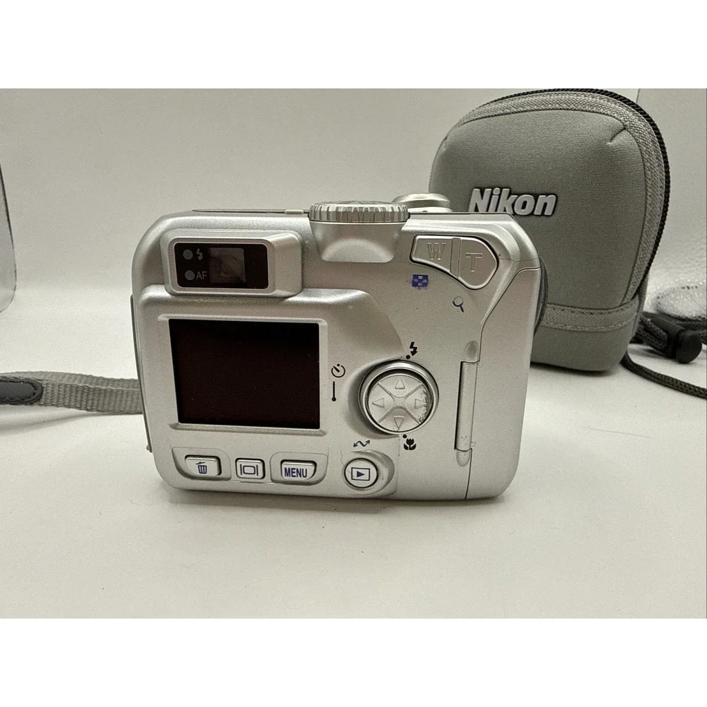 Nikon COOLPIX 3100 3.2MP Digital Camera Silver 3x Nikkor Zoom Digicam FOR PARTS
